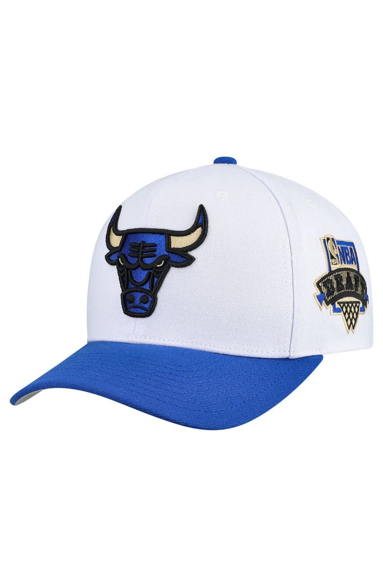 Mitchell & Ness Men's Mitchell & Ness White Chicago Bulls Core Pro Crown Adjustable Hat, Main, color, White