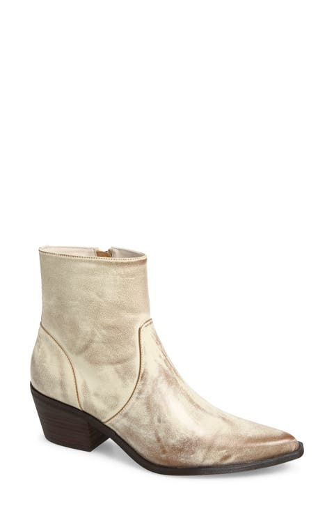 Che Pointed Toe Leather Bootie