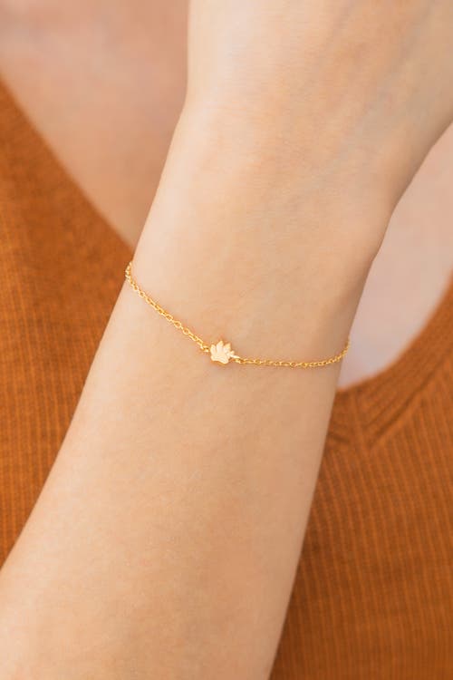 Mint & Lily Tiny Pawprint Bracelet In Gold
