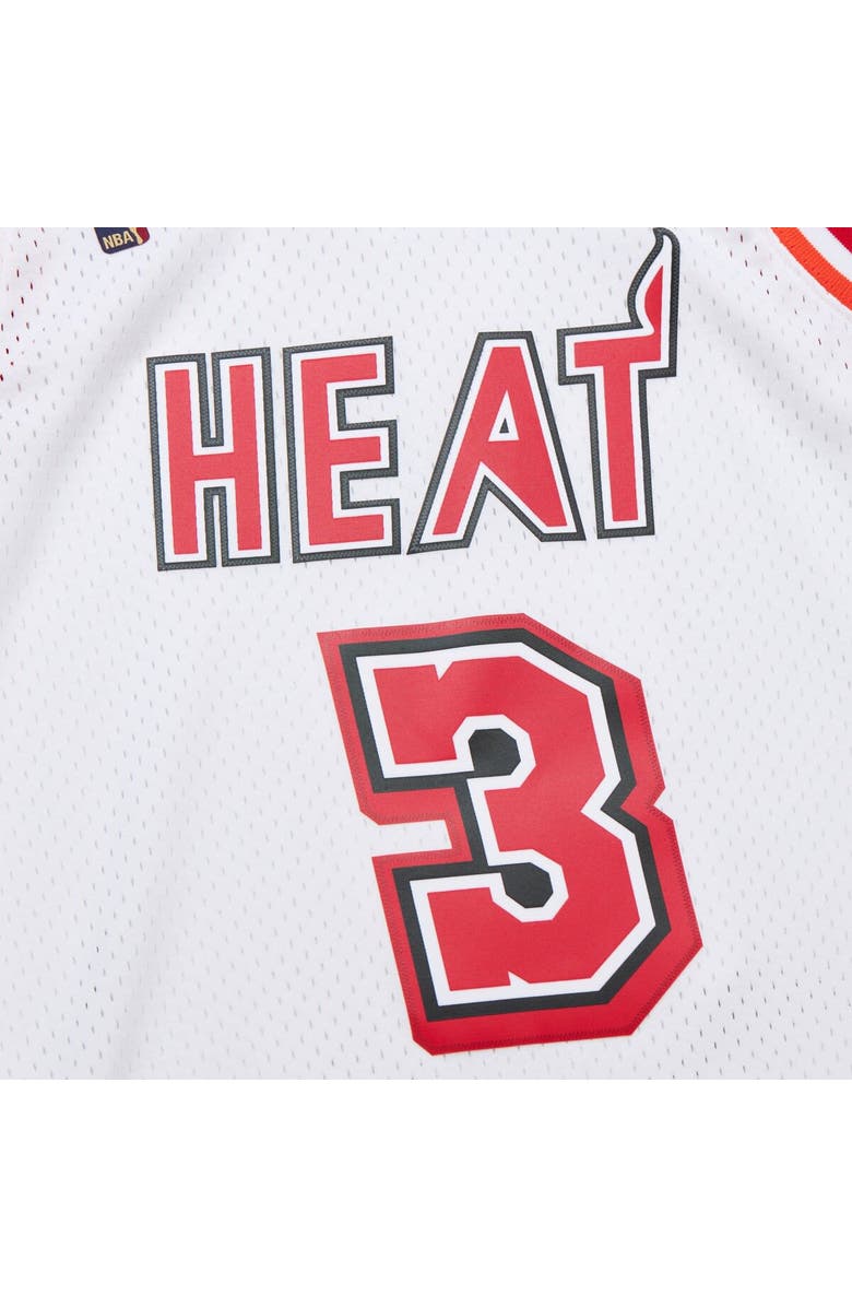 Mitchell & Ness Men's Mitchell & Ness Dwyane Wade White Miami Heat 2007/08 Hardwood Classics Swingman Jersey, Alternate, color,