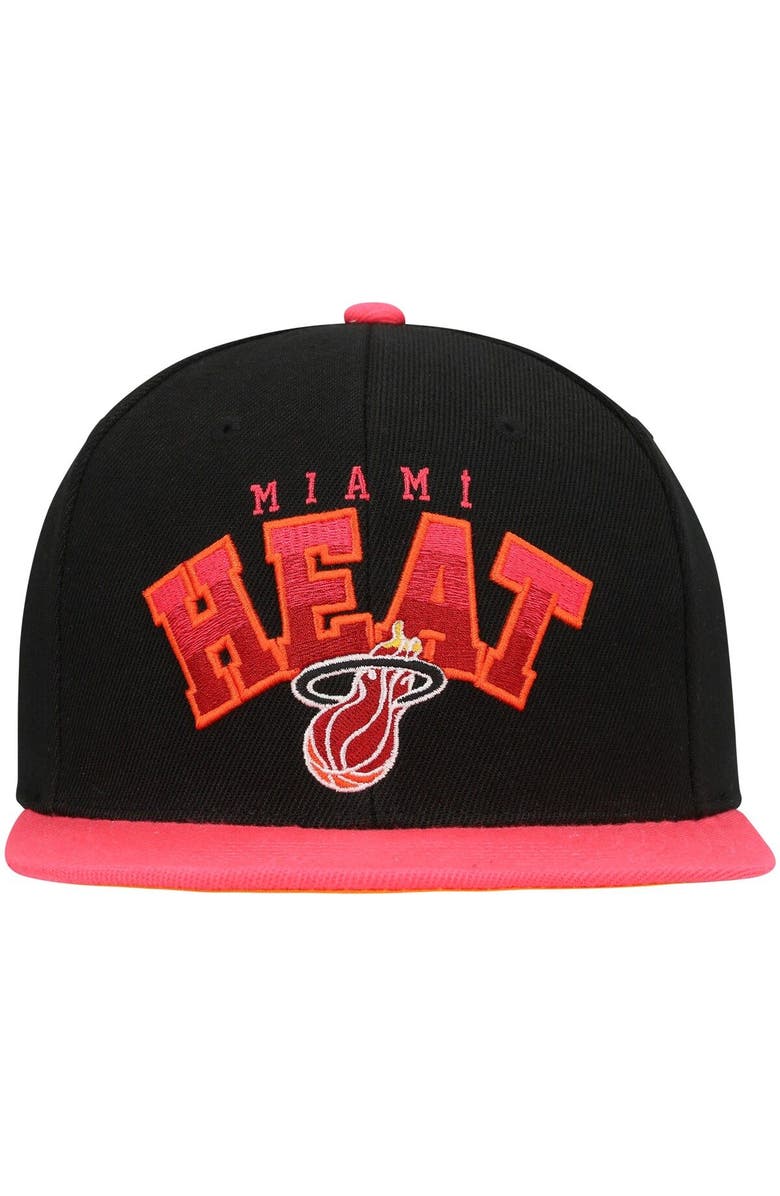 Mitchell & Ness Men's Mitchell & Ness Black/Pink Miami Heat Hardwood Classics Gradient Wordmark Snapback Hat, Alternate, color,