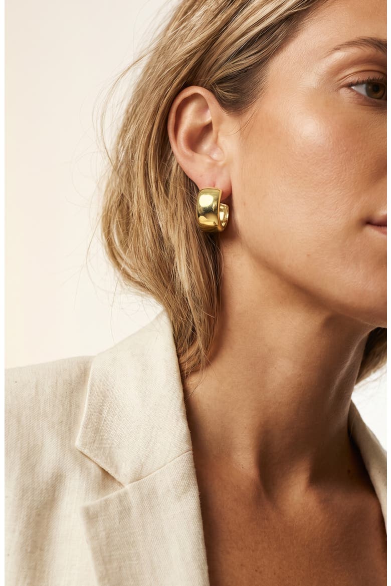 Chunky Huggie Hoop Earrings, Alternate, color, GOLD