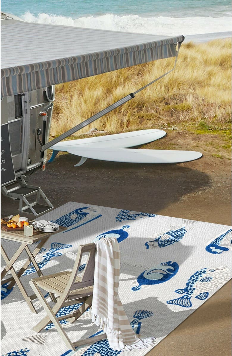 JONATHAN Y Algarve Modern Fish High-Low Indoor/Outdoor Area Rug, Alternate, color, Gray/Navy