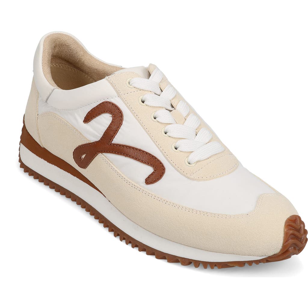 Vaneli Queen Sneaker In Panna