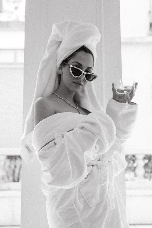 Untamed Petals Times Square Sunnies In Black