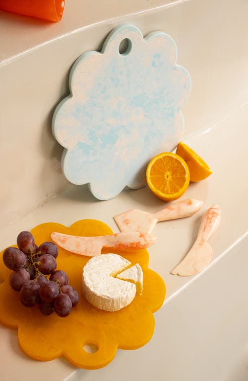 Casa Amarosa Scalloped Resin Cheese & Charcuterie Board
