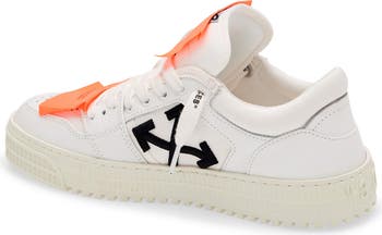 Off Court 3.0 Low Top Sneaker