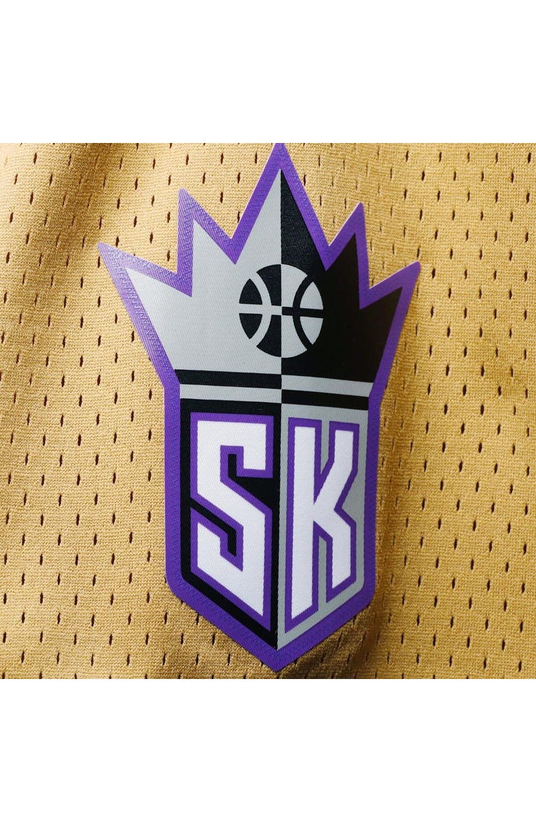 Mitchell & Ness Men's Mitchell & Ness Gold Sacramento Kings 2005-06 Hardwood Classics Swingman Shorts, Alternate, color, 