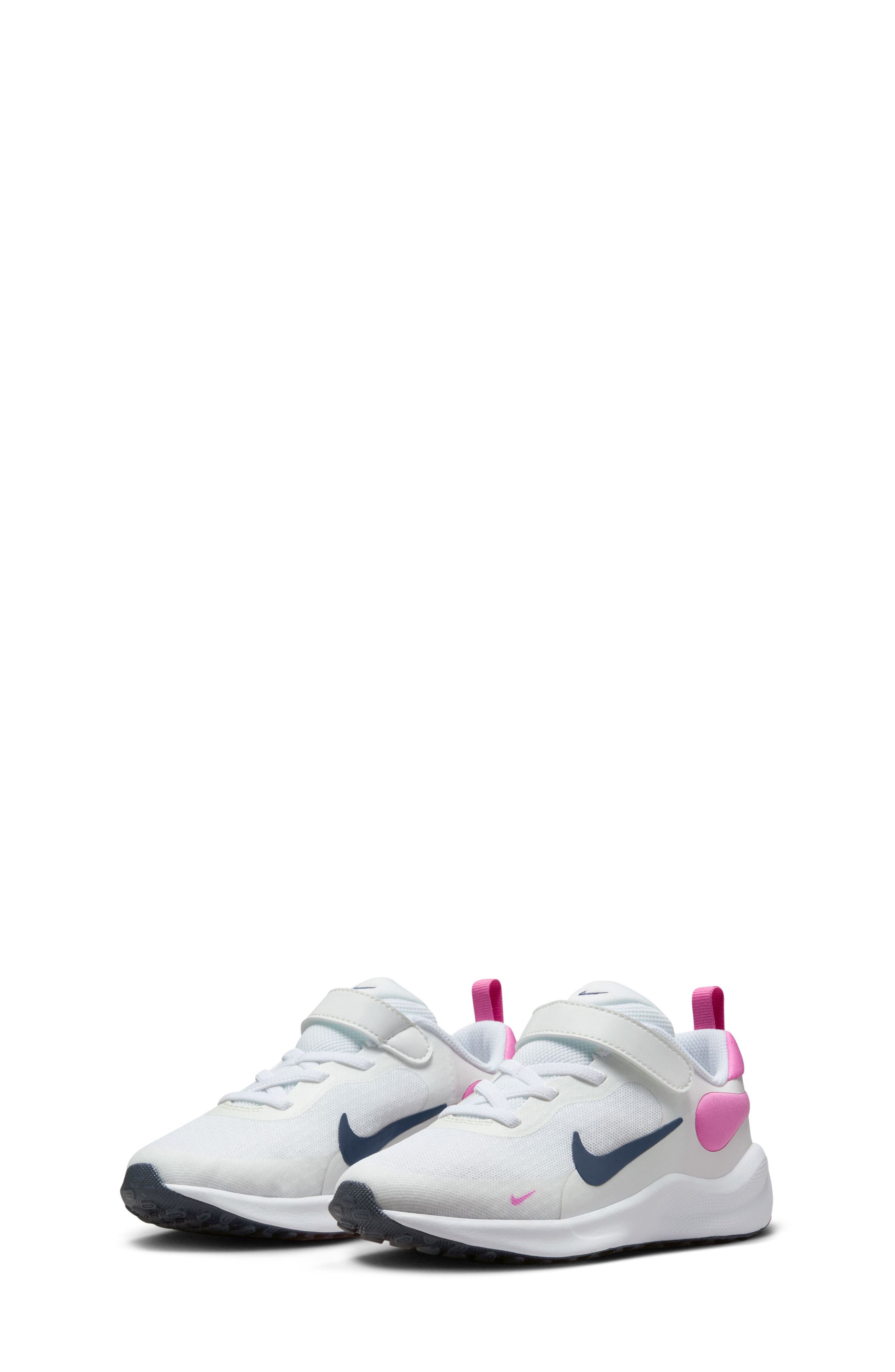 Revolution 7 Sneaker