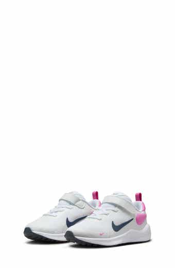 Revolution 7 Sneaker