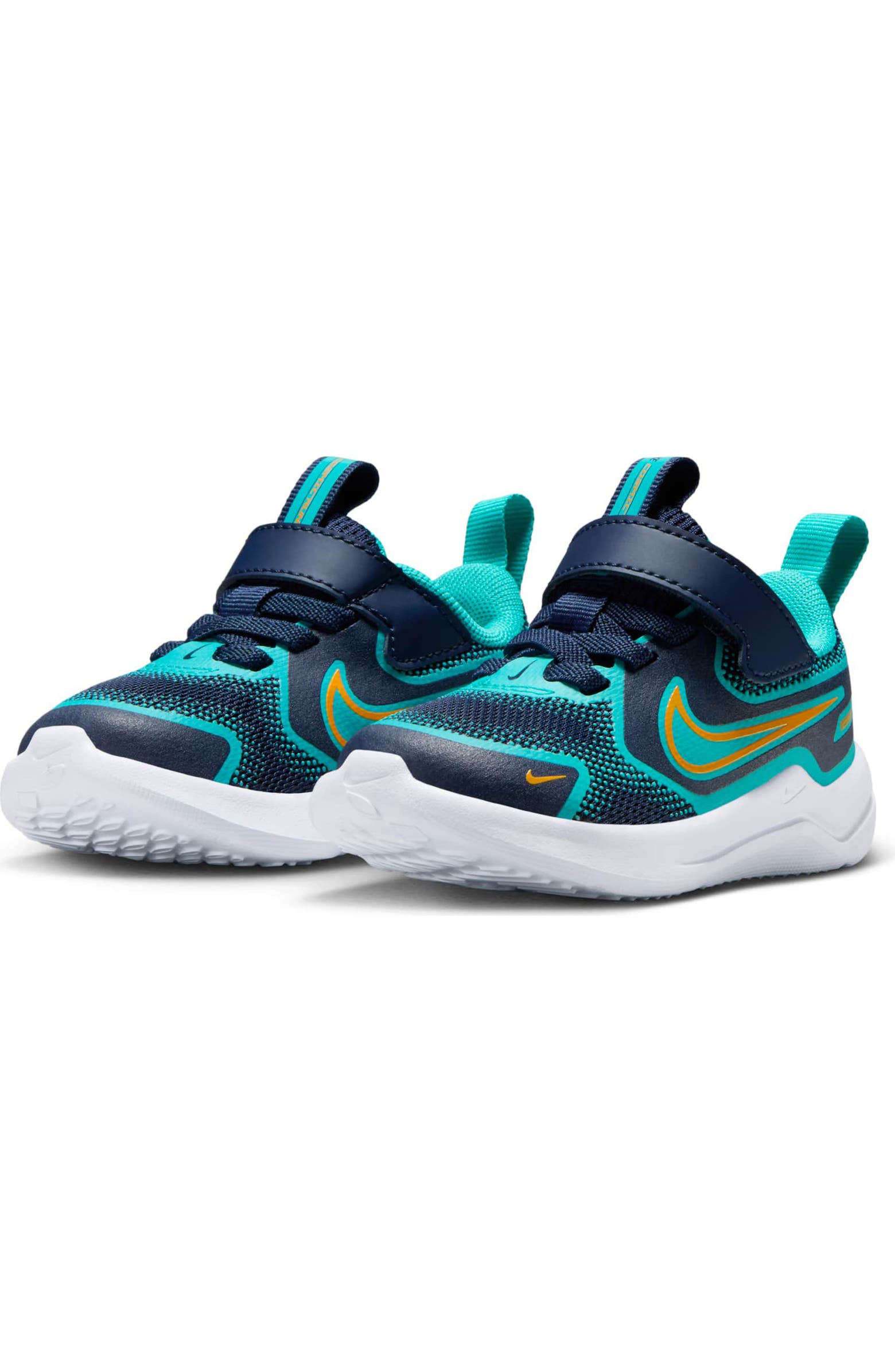 Nike Cosmic Runner Running Shoe | Nordstrom