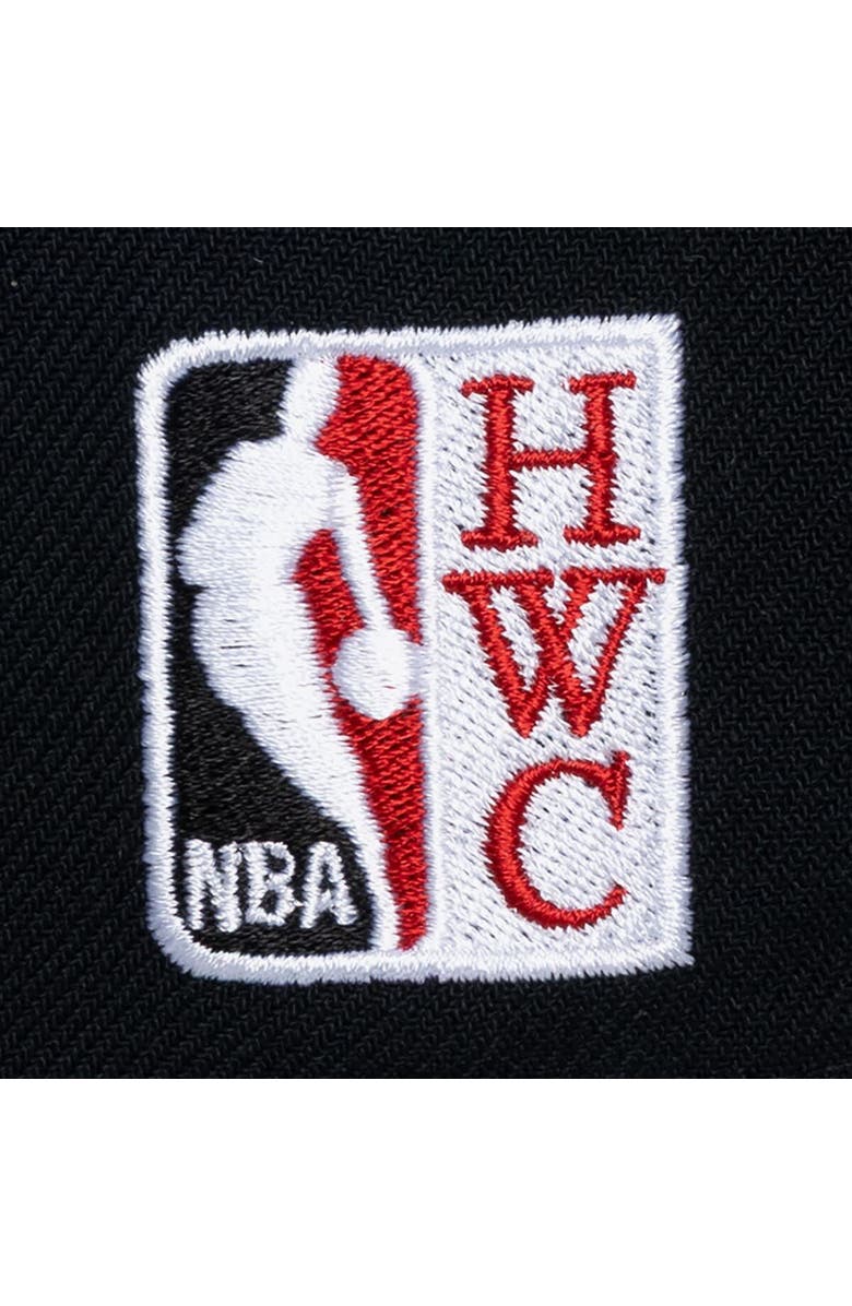 Mitchell & Ness Men's Mitchell & Ness  White Chicago Bulls Hardwood Classics Legendary Away Pro-Pinch Adjustable Hat, Alternate, color, White