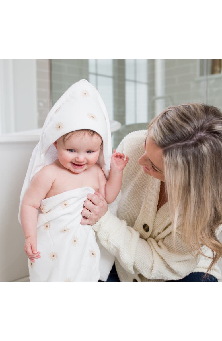 Lulujo Hooded Towel, Alternate, color, Daisies