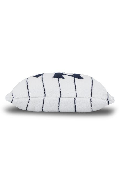BAREFOOT DREAMS BAREFOOT DREAMS COZYCHIC® NEW YORK YANKEES ACCENT PILLOW 