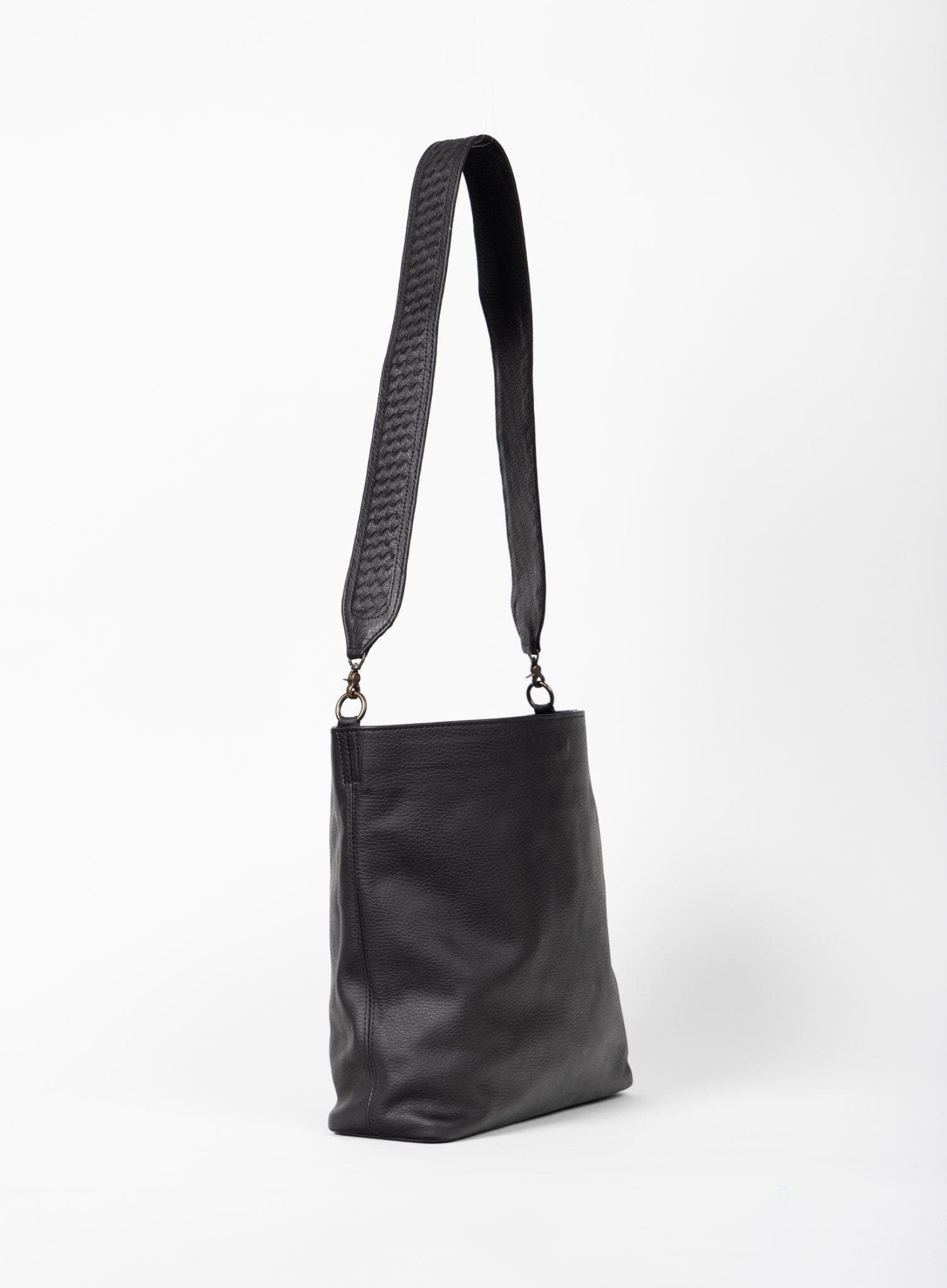 Deux Mains Sarah Shoulder Bag, Alternate, color, Black