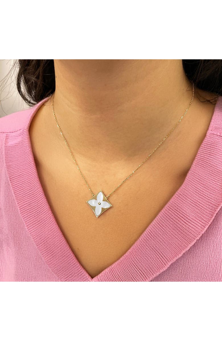 The Lovery Fine Jewelry Mother of Pearl Luxe Flower Necklace, Alternate, color, Mother Of Pearl