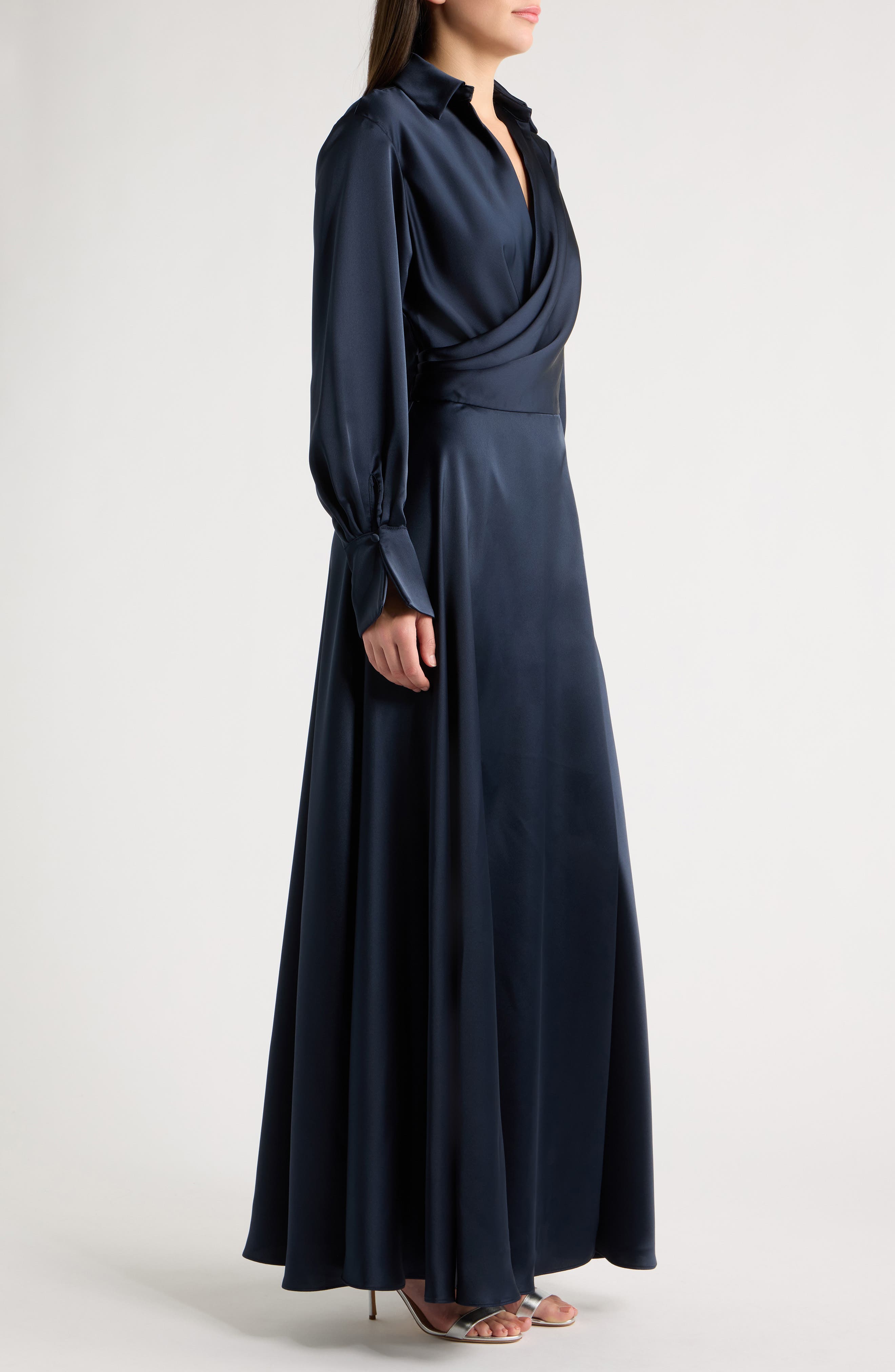Xscape Evenings Spread Collar Long Sleeve Satin Gown (Women)
