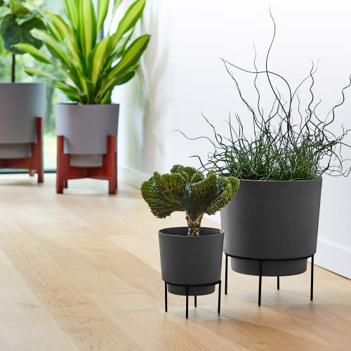 Bloem 10" Hopson Round Planter With Black Metal Stand, Charcoal In Gray
