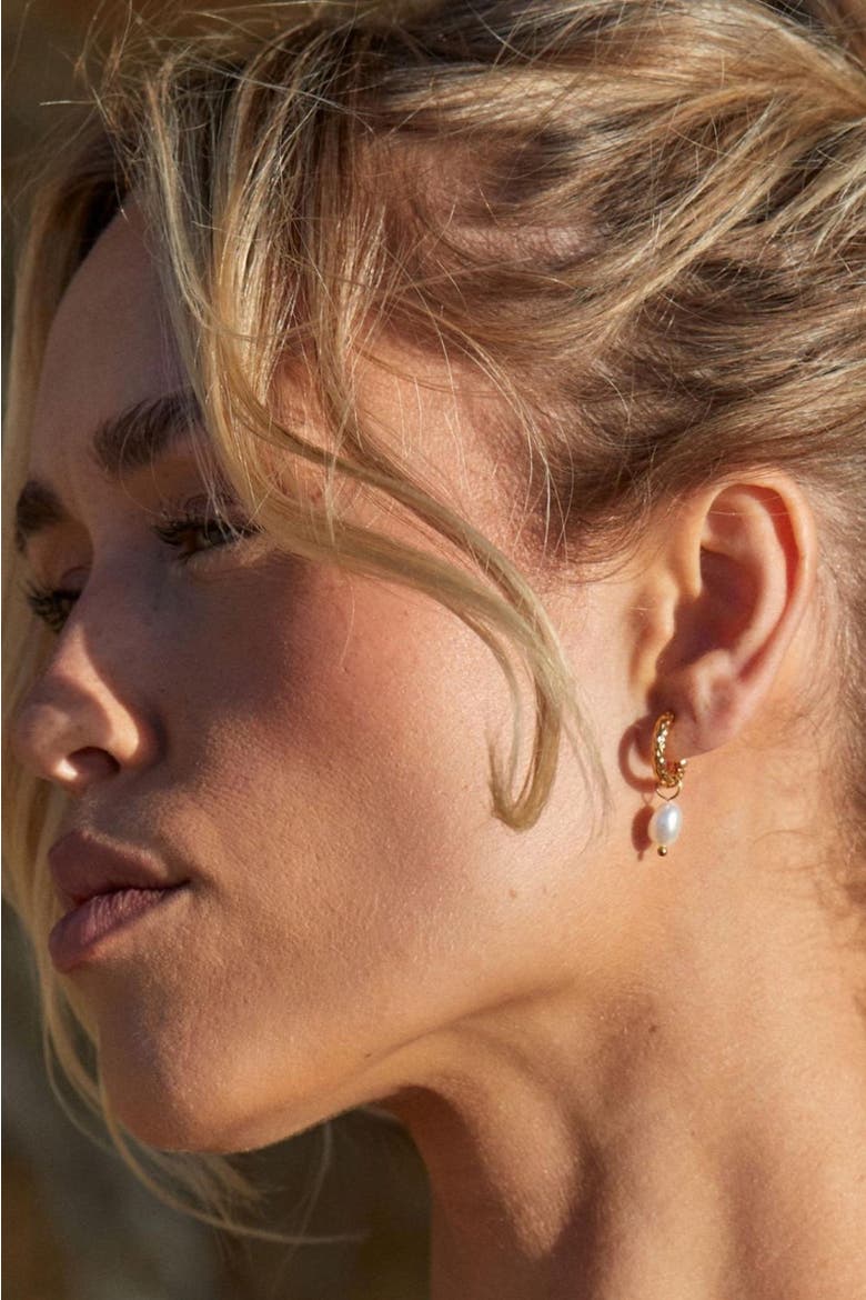 Hammered Pearl Hoop Earrings, Alternate, color, Gold