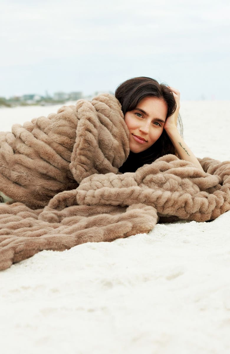 Minky Couture Hugs Milk Chocolate Blanket, Alternate, color, Brown