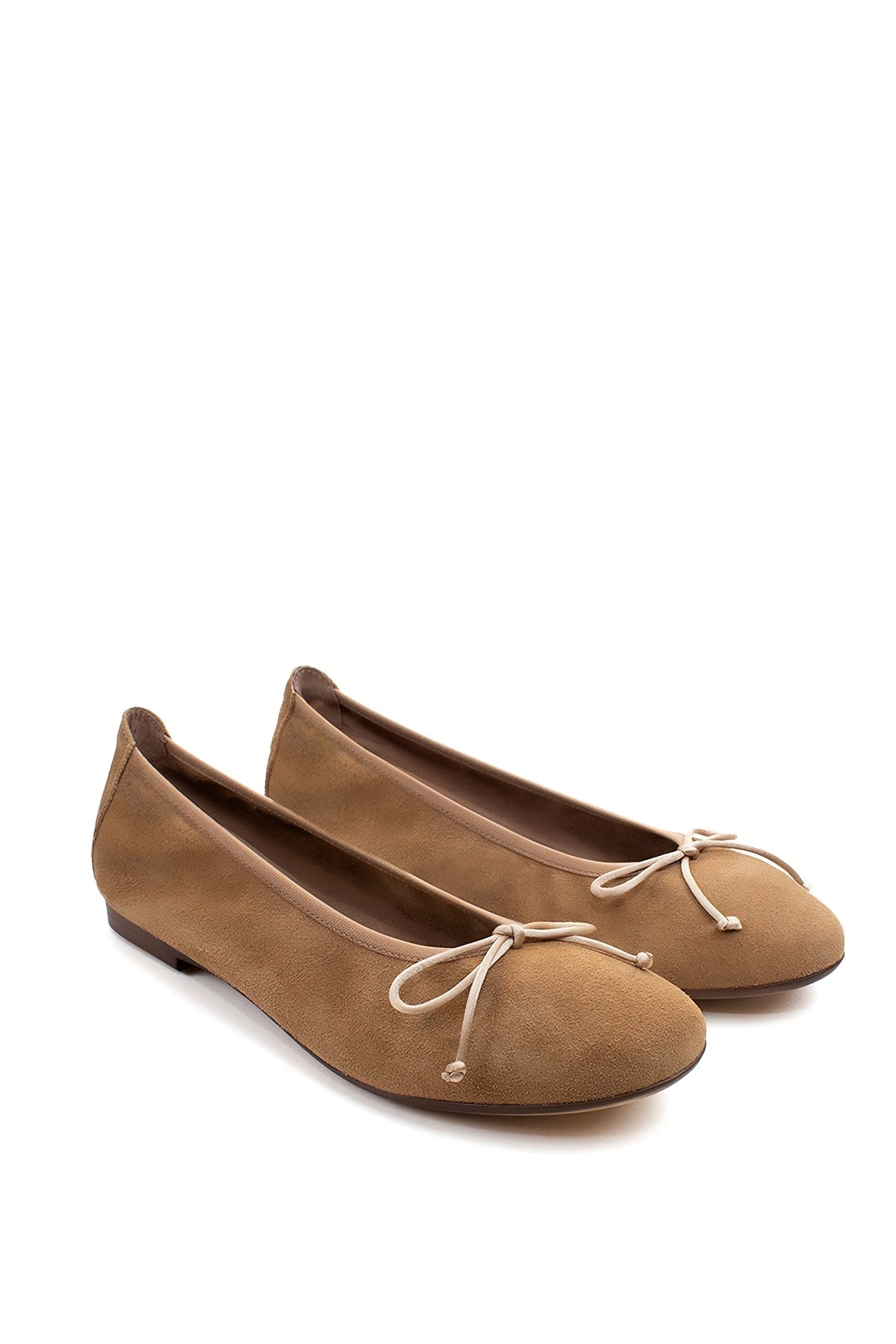 Menina Step Sofia Elastic Suede Ballet Flat, Alternate, color, Camel