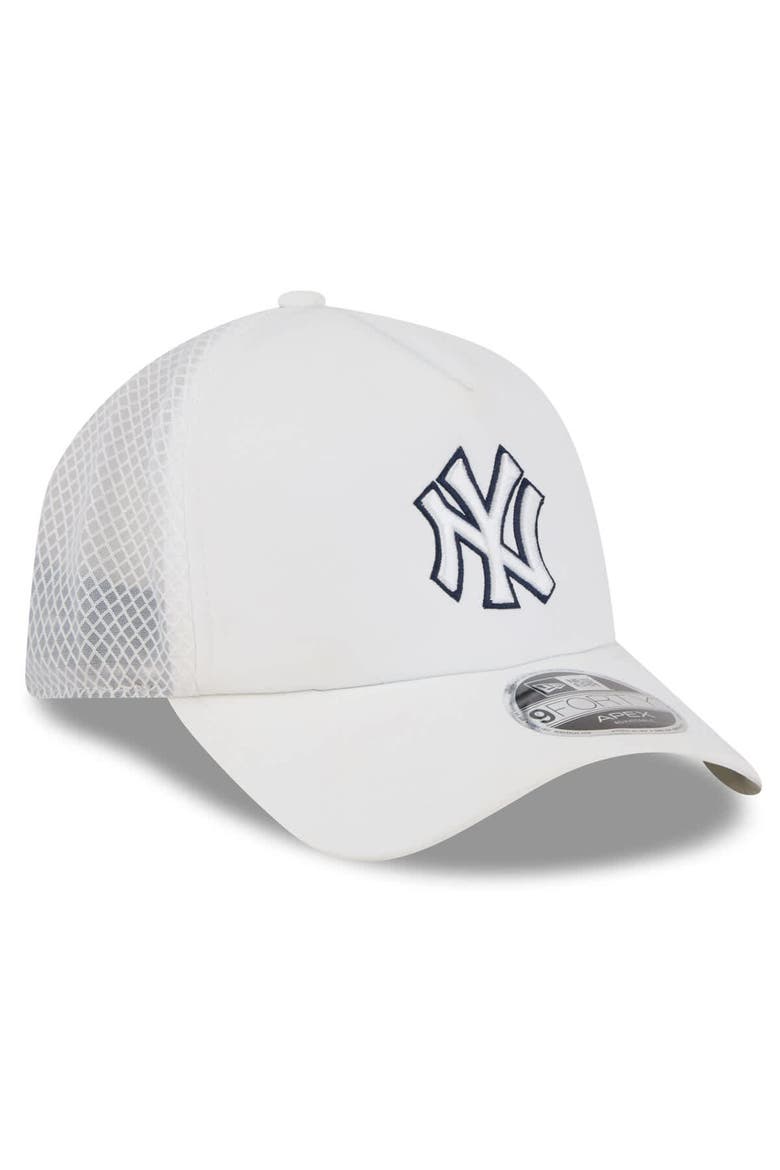 Men's New Era White New York Yankees 2026 Batting Practice Apex 9FORTY Adjustable Trucker Hat, Alternate, color, White