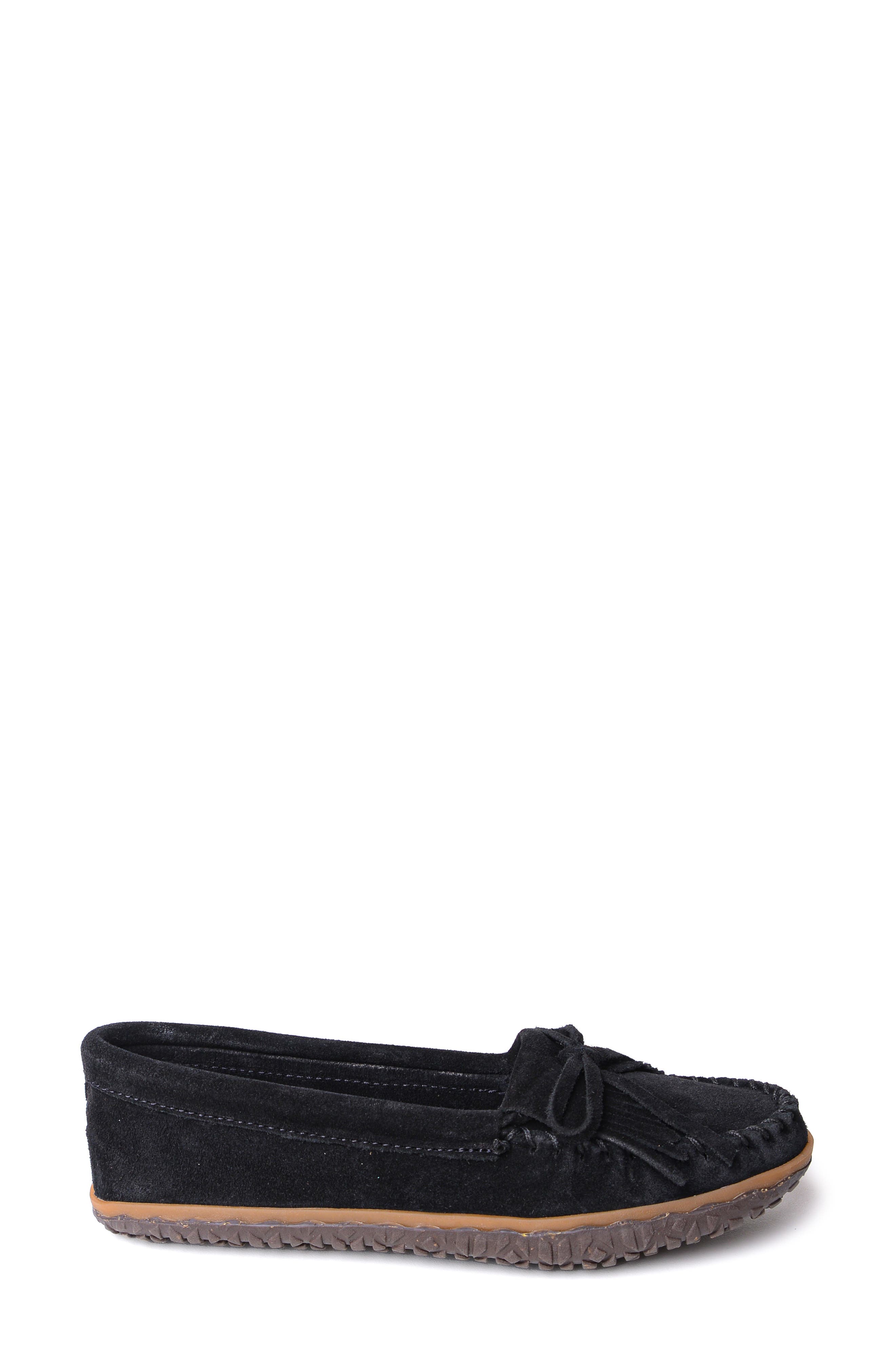 Minnetonka Kilty Tread Slipper, Alternate, color, Black