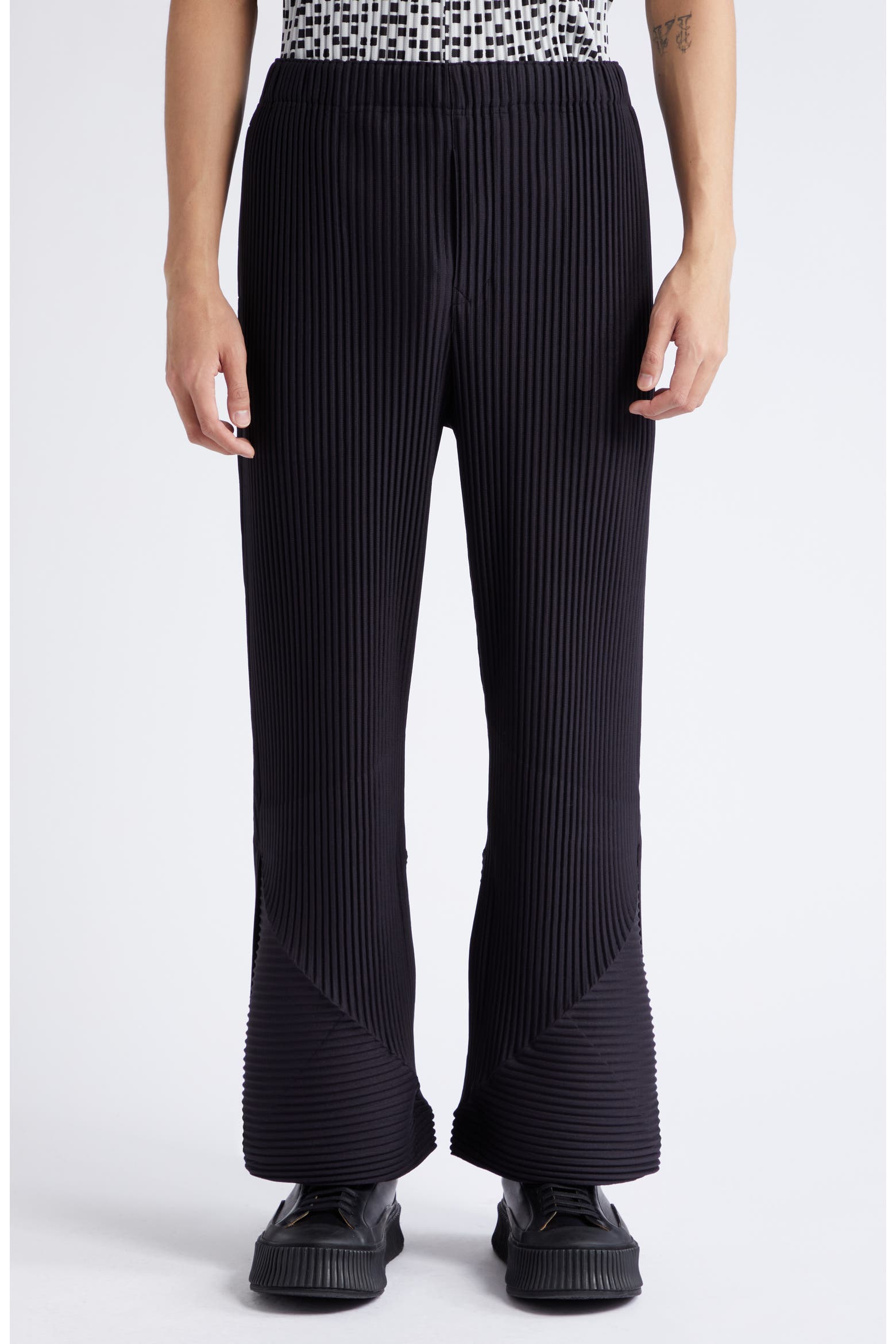 Setem Texture Homme Plissé Issey Miyake Stem Pleated Flare Leg Pants (Men) | Nordstrom