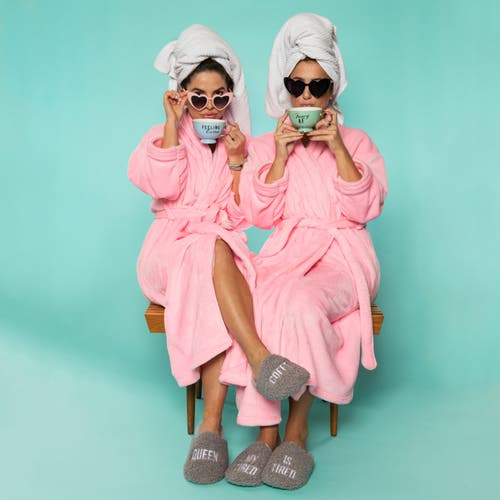 Totalee Gift Too Cold To Care Robe Lg/xl Pink In Pink