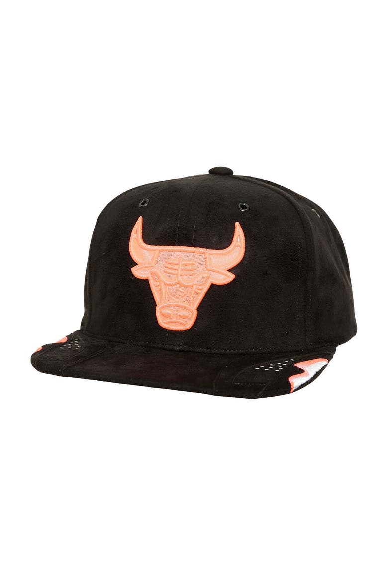 Men's Mitchell & Ness Black Chicago Bulls Day 6 Snapback Hat, Main, color, Black
