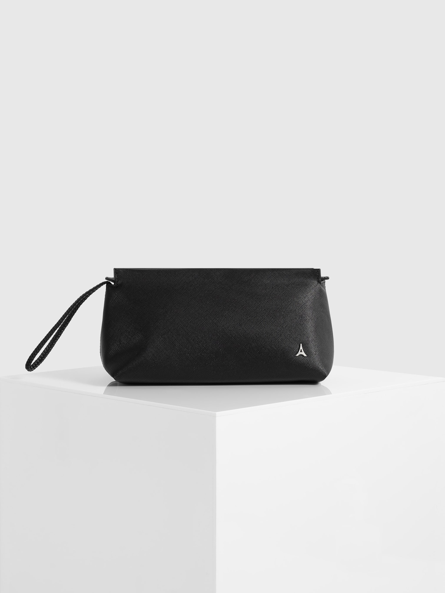 Manière De Voir Jessy Textured Leather Washbag, Main, color, Black