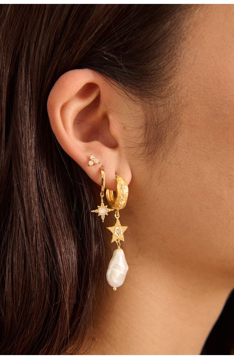 Murkani Huggie With Hanging Star, Alternate, color, Yellow Gold