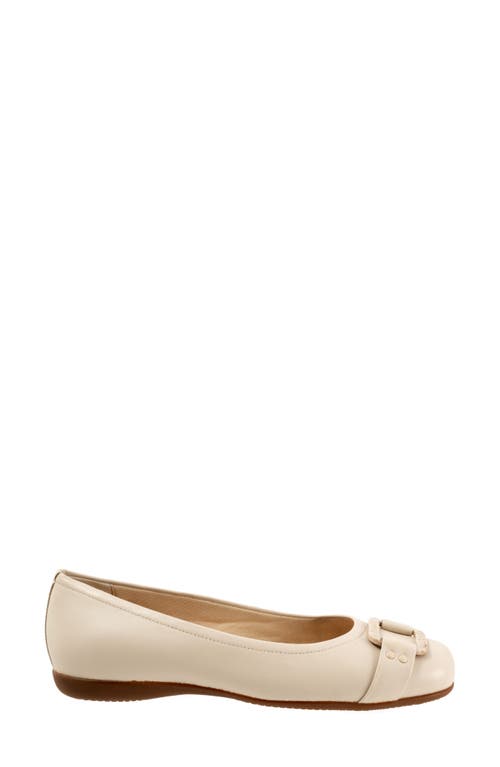 Trotters Sizzle Signature Flat In Ivory