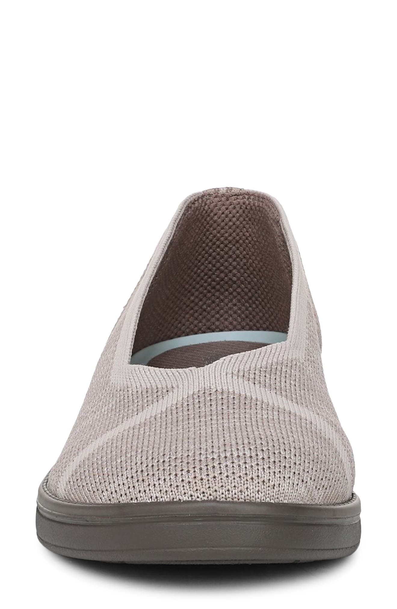 Award Flat, Alternate, color, SIMPLY TAUPE/ SAND