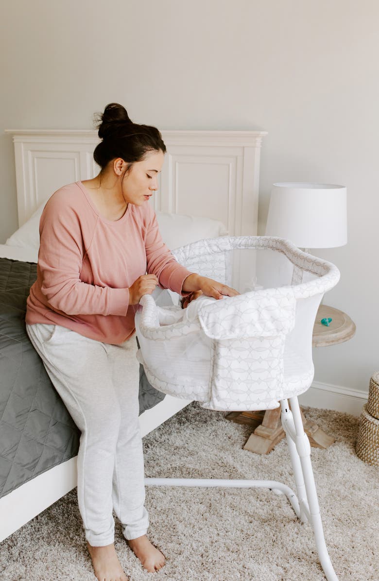 HALO <sup>®</sup> BassiNest<sup>®</sup> Glide Sleeper Bassinet, Alternate, color, 
