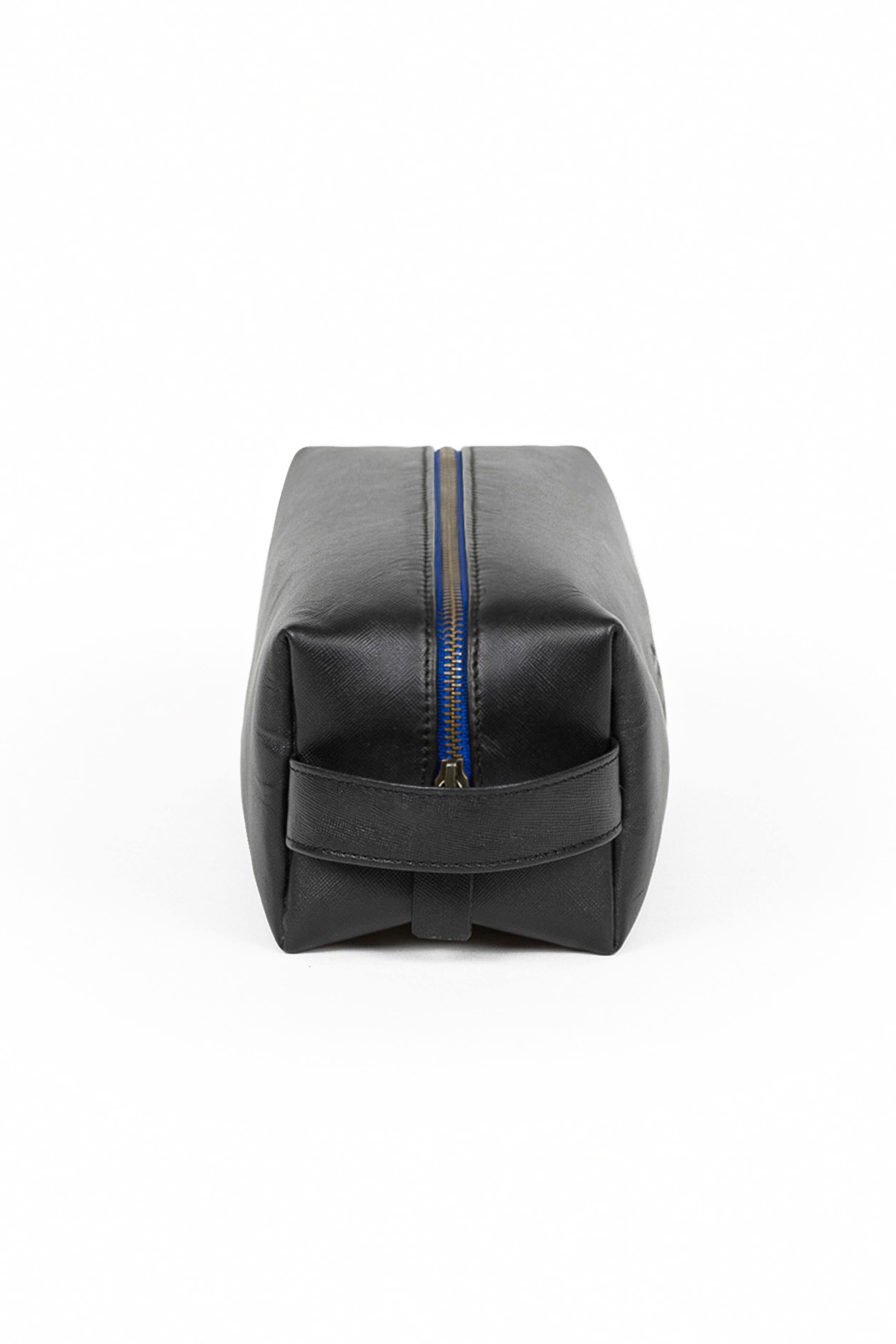 Deux Mains Iron Tight Toiletry Bag, Alternate, color, Black