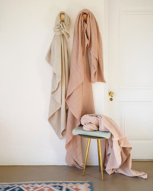 Mungo Throw Cotton Whalebone Blanket In Taupe
