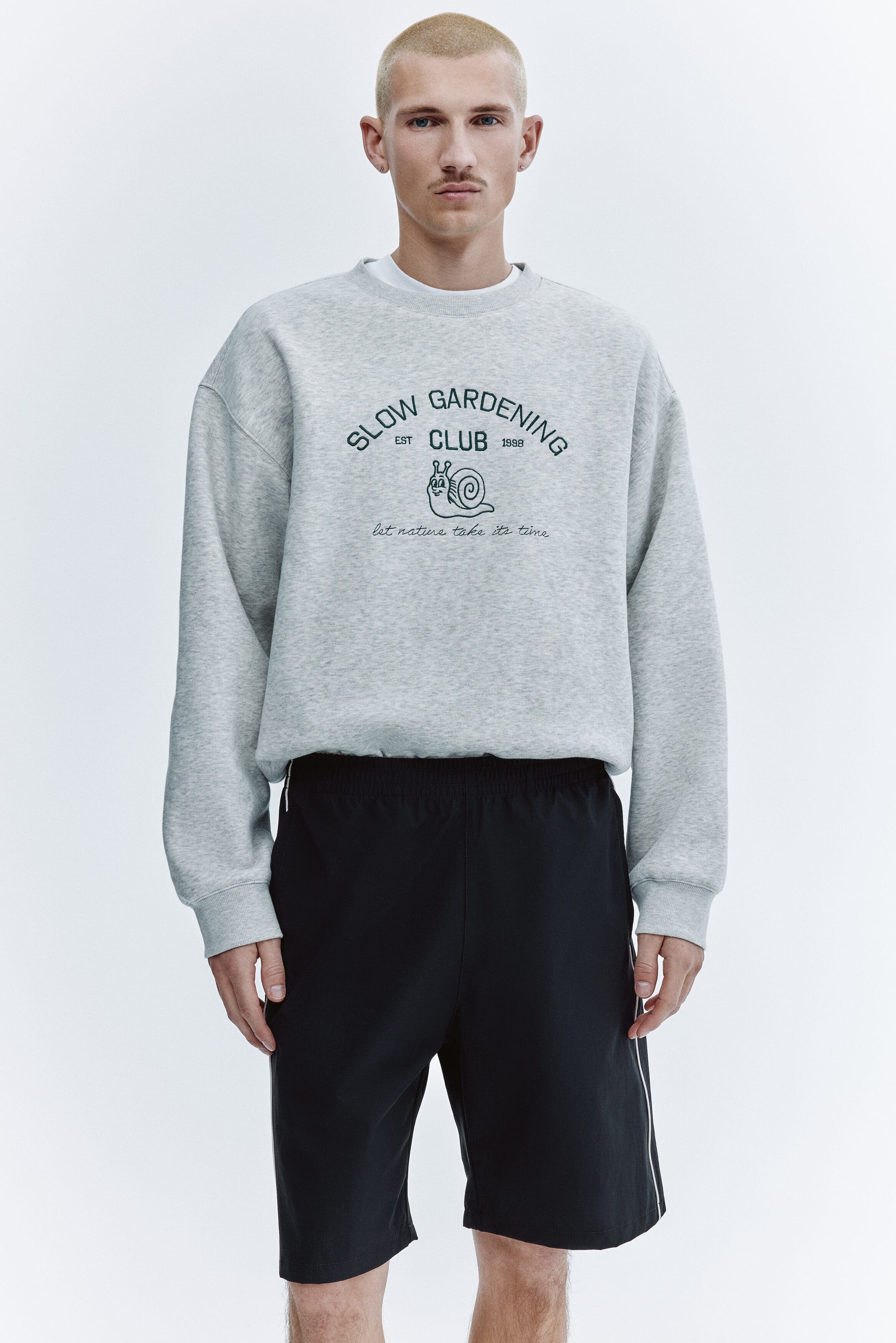 Knee-length shorts - image 4