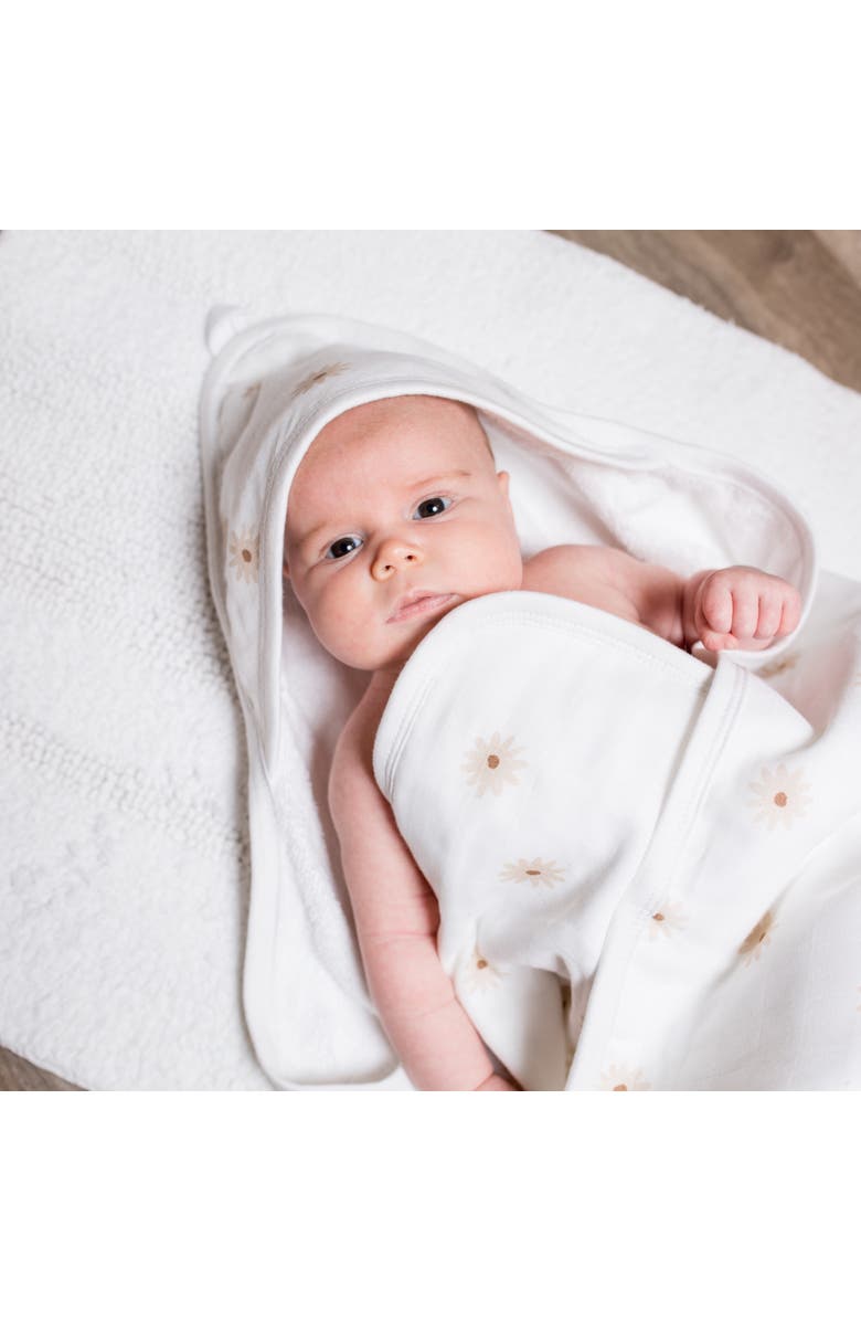 Lulujo Hooded Towel, Alternate, color, Daisies