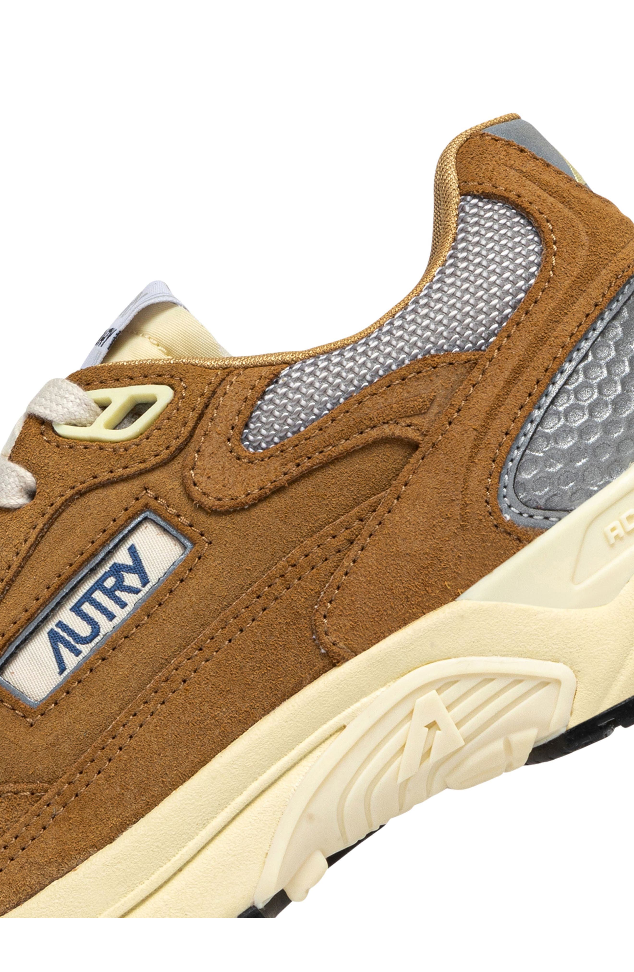 AUTRY Hyperway Low Sneaker, Alternate, color, Cigar/ Silver