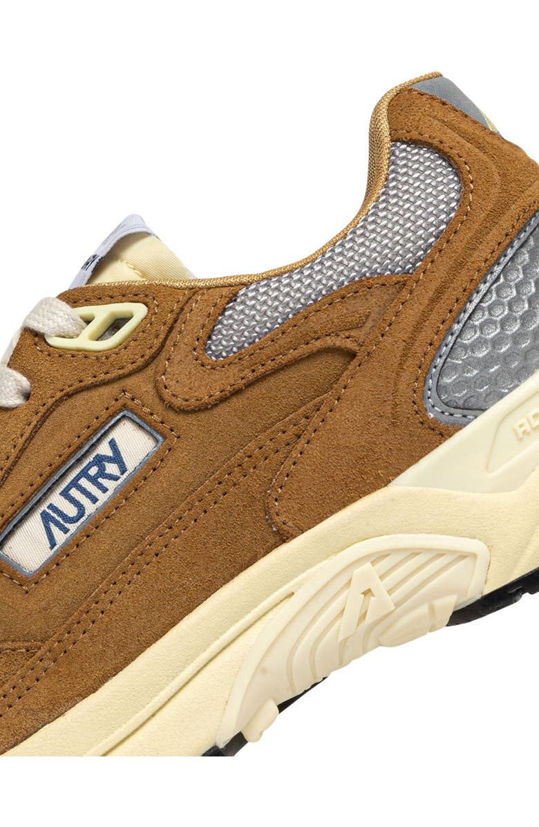 AUTRY Hyperway Low Sneaker, Alternate, color, Cigar/ Silver