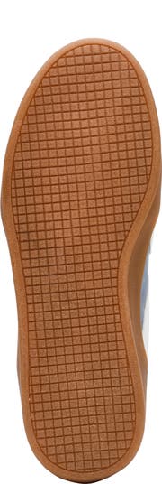 Voyage Sneaker