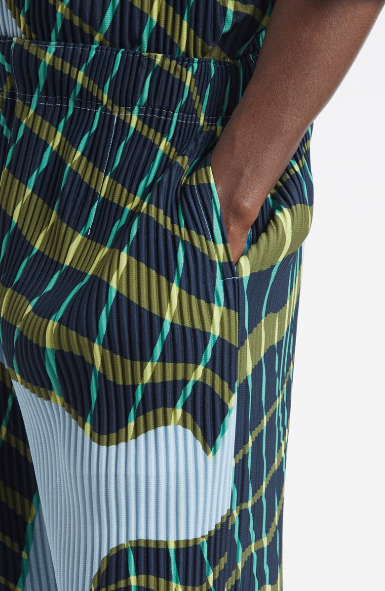 Homme Plissé Issey Miyake Windswept Plaid Pleated Shorts, Alternate, color, Blue Gray