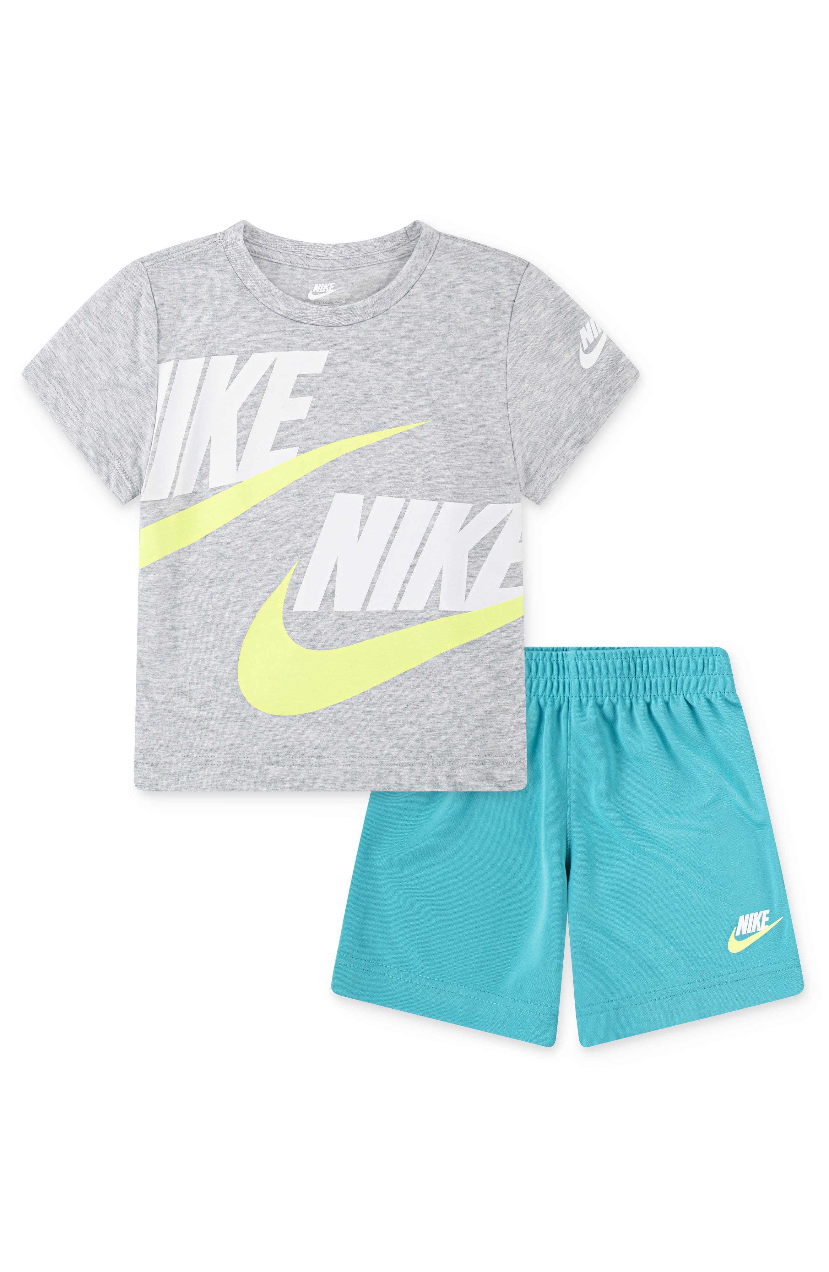 Nike Crew T-Shirt & Knit Shorts Set