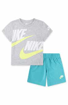 Nike Crew T-Shirt & Knit Shorts Set