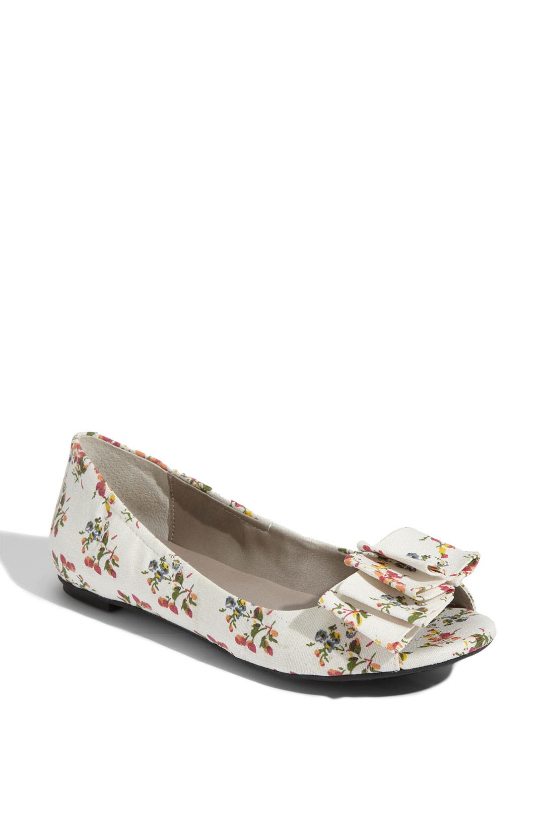 'Fianna' Flat, Main, color, WHITE FLOWERS