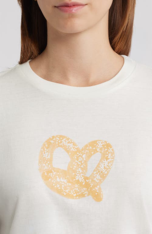 Vinyl Icons Pretzel Graphic T-shirt In White