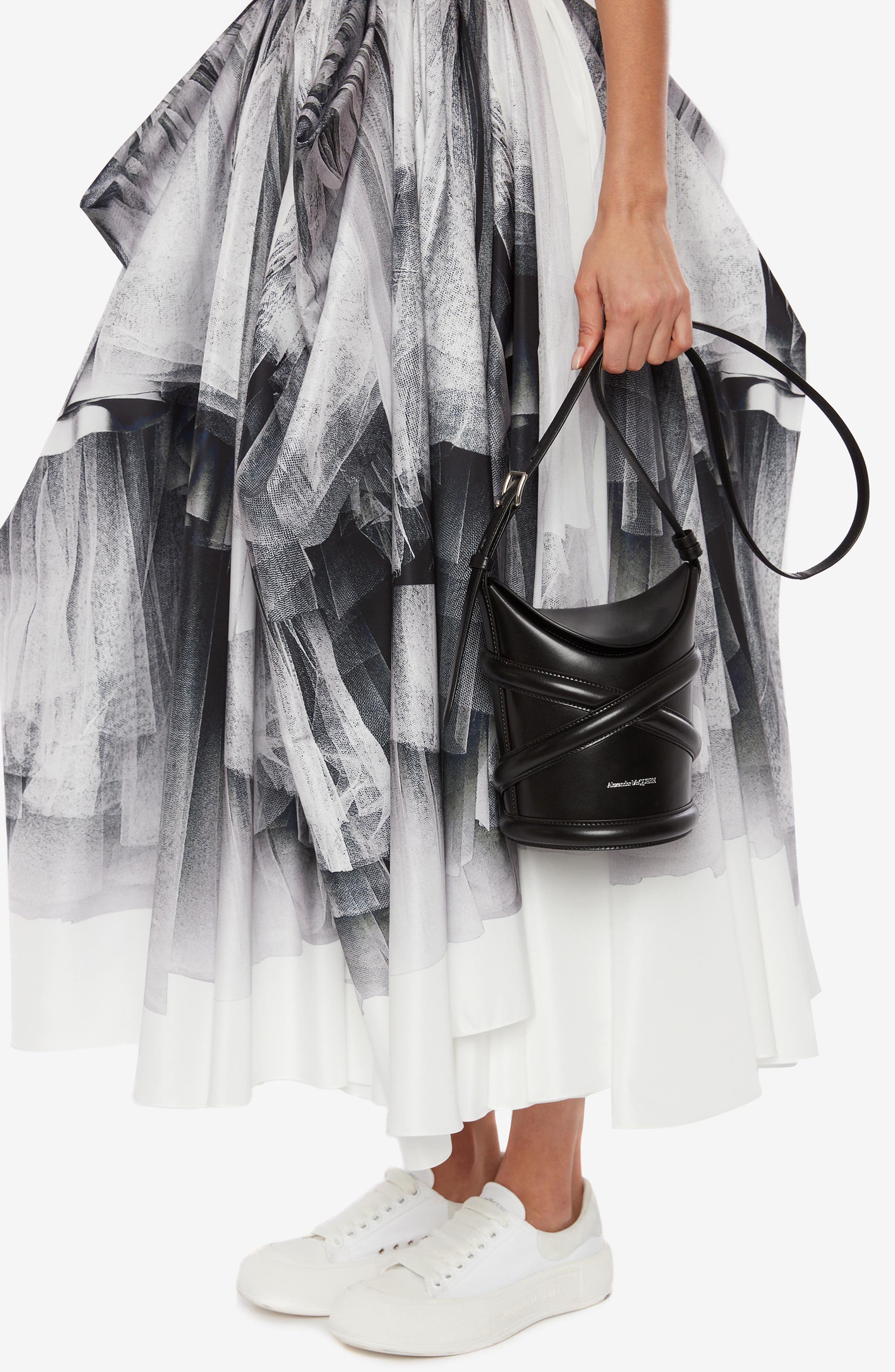 McQueen Alexander McQueen The Curve Small Leather Shoulder Bag, Alternate, color, 