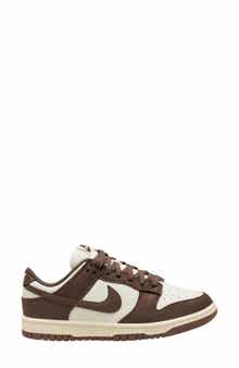 Dunk Low Basketball Sneaker