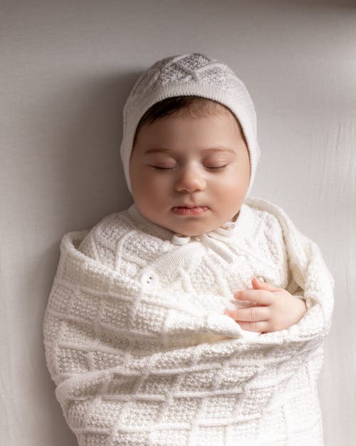 Minimoi Cotton Knit Cuddle And Receiving Blanket In White